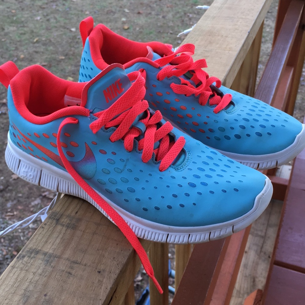 Nike tennis shoes
